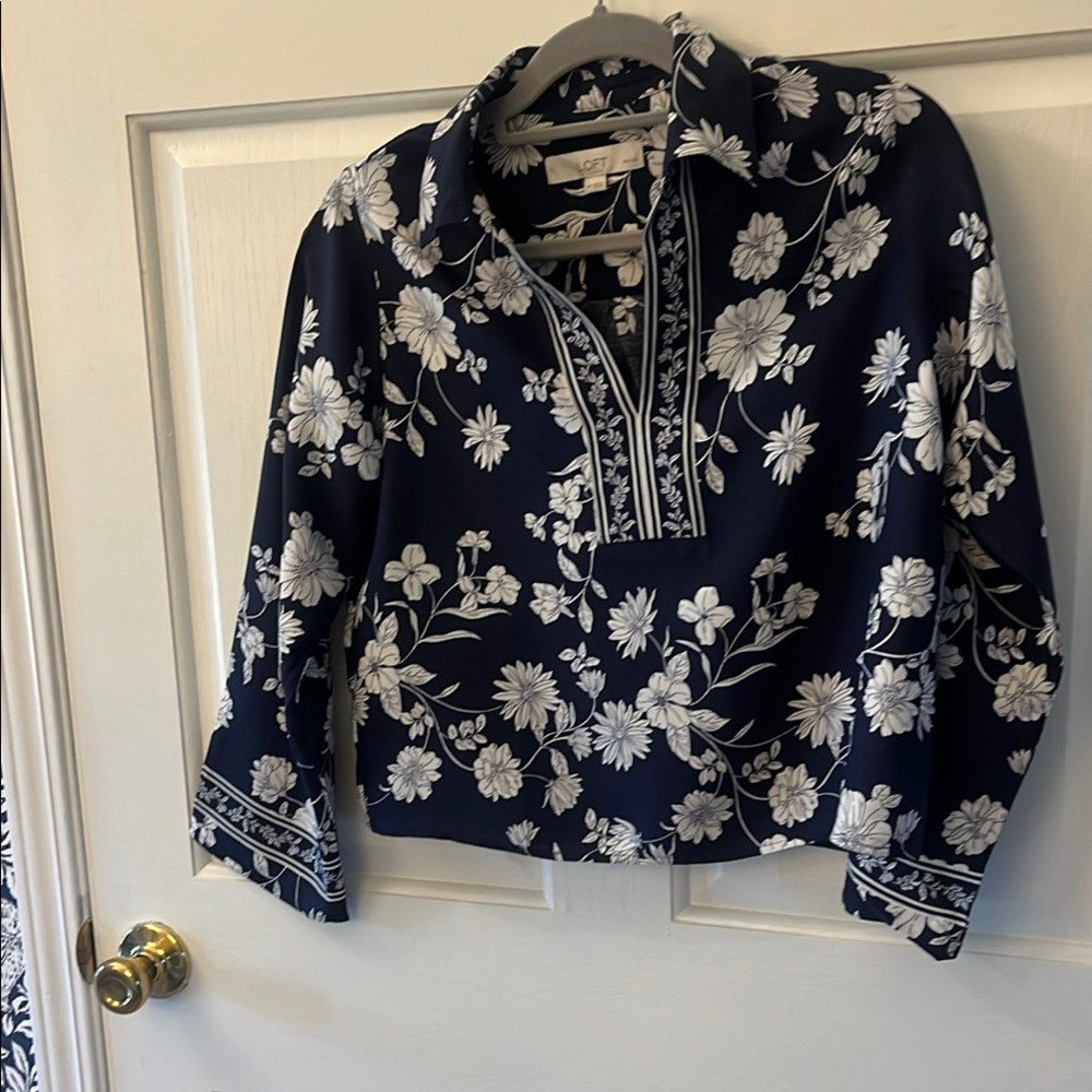 LOFT Navy and Ivory Floral Top and Wide Leg Pants Top Size XSP Pant Size SP